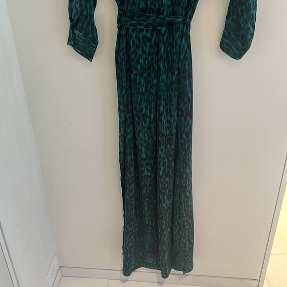 L'AGENCE Cameron Long Shirt Dress in Green Animal Print Dark Glad & Black Lionne - Picture 12 of 16